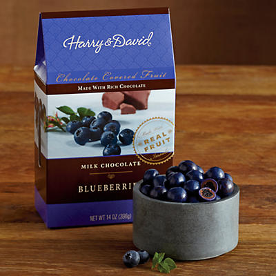 Crafted by artisan confectioners using our signature chocolate blend, these chocolate-covered dried blueberries are a sweet treat for anyone who loves chocolate-covered dried fruit. The candy shell pa