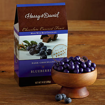 Each bite of these chocolate-covered dried blueberries is a sweet delight. Expertly crafted with real blueberries and our special blend of dark chocolate in our Southern Oregon candy kitchen, this gou