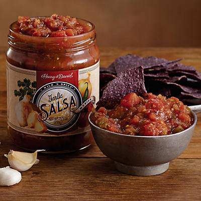 One of our many gourmet dips, this Garlic Salsa is crafted with fresh, crushed garlic and a mix of jalapeño and cayenne peppers for rich flavor with a touch of spice. This exclusive tomato-based 