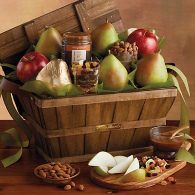 Inspired by one of our original gift baskets from the 1930s, the Classic Orchard Gift Basket features a selection of our iconic treats, including Royal Riviera Pears, seasonal apples, roasted almonds,