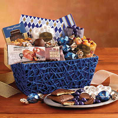 The Festive Gift Basket comes complete with a wide range of treats perfect for any celebration. Indulge in this impressive selection of premium gourmet snacks handcrafted in our Southern Oregon kitche