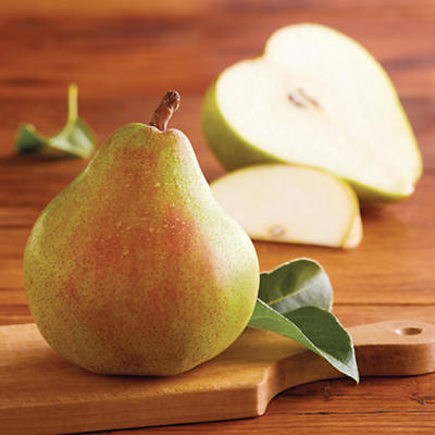 Every year among the crops of Royal Riviera Pears, some stand neck and stem above the rest. From these giants-weighing a pound each-we carefully select only the most succulent to include in our Giant 