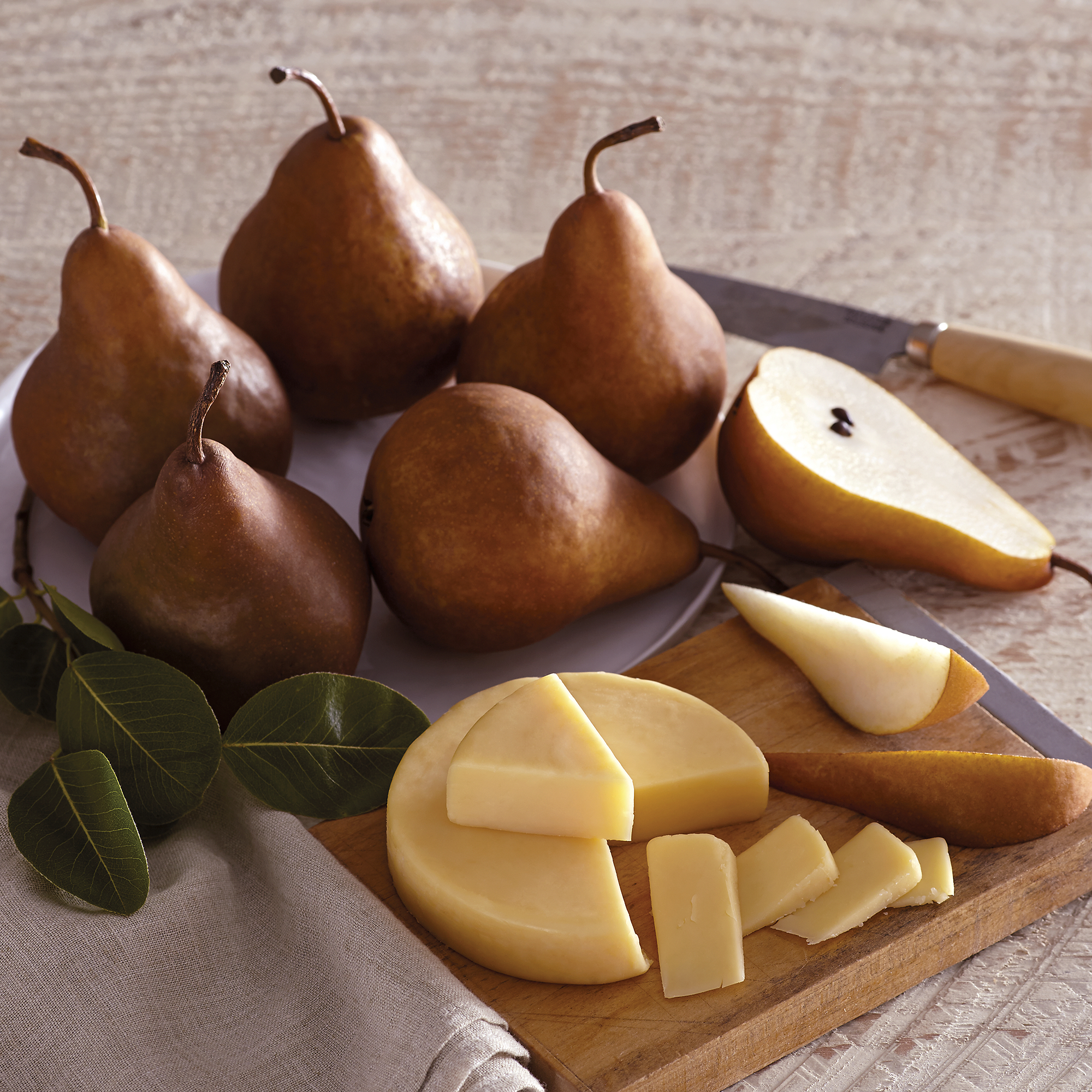 Bosc Pears and Gouda Cheese Fruit and Cheese Pairing